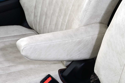 S700ハイゼットカーゴ　 シートカバー  アンティークデザインS　ホワイトスモーク　アームレスト