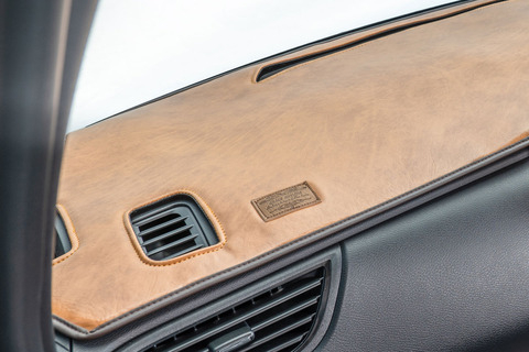 デリカミニ　ダッシュボードマット　アンティークキャメル