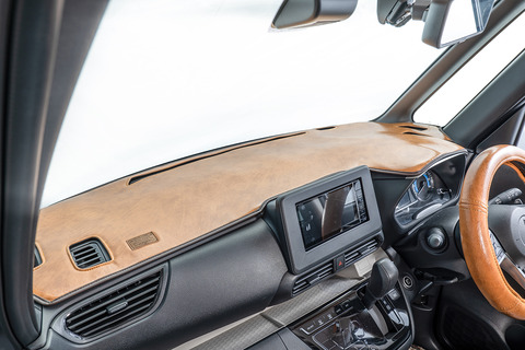 デリカミニ　ダッシュボードマット　アンティークキャメル