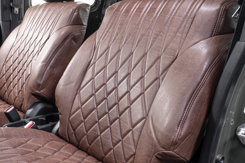 シートカバー  アンティークデザインD　ヴィンテージブラウン　ジムニー装着