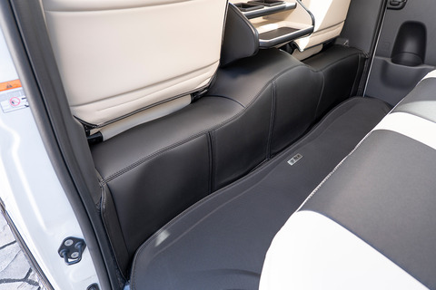 200系ハイエース専用エンジンフードカバー | 車のシートカバー