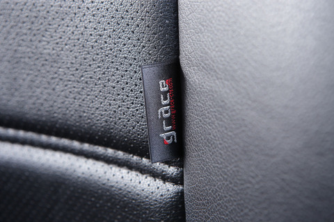 シートカバー車種限定 200ハイエース バン T.W.G 2列シート車　1台分