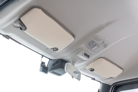 【ジムニーJB64/JB74/ノマド専用】 サンバイザーカバー プライム　バニラ　装着イメージ