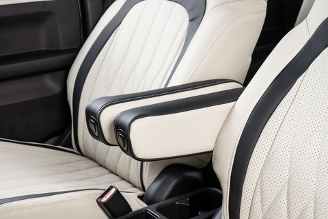 ジムニーノマド シートカバー  プライム　バニラカラー　装着イメージ