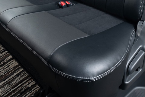 シートカバー車種限定 プライムシートカバー  200系ハイエース S-GL フロントノーマルタイプ 1台分 縫製部分の綺麗なカーブがフィッティングの良さを物語っています