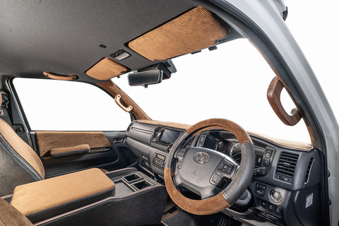 200ハイエース 木製グリップ Aピラー用左右2本セットウォールナット 装着イメージ