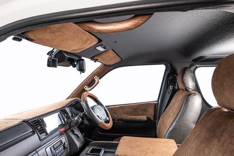 200ハイエース 木製グリップ Aピラー用左右2本セットウォールナット 装着イメージ