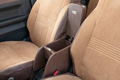 【ジムニーJB64/JB74/ノマド専用】センターコンソール Ver.2 アンティーク＜ドリンクホルダー付き＞ 装着イメージ