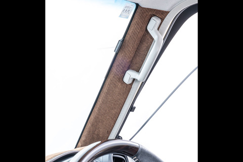 Aピラーパネル　張り替え済み交換タイプ　左右セット　 コーデュロイ　ブラウン
運転席側装着イメージ