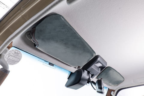 ランドクルーザー７０再再販モデルサンバイザーカバーアンティークグレーカラー装着イメージ