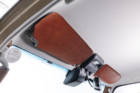 ランドクルーザー７０再再販モデルサンバイザーカバークラシックブラウンカラー装着イメージ