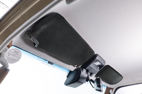 ランドクルーザー７０再再販モデルサンバイザーカバークラシックブラックカラー装着イメージ