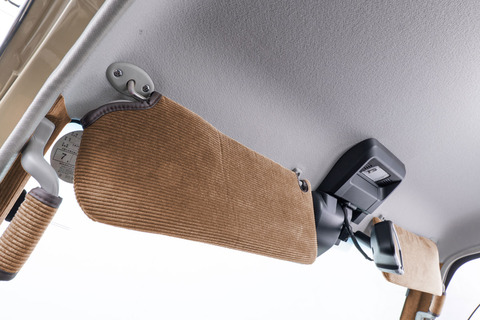 ランドクルーザー７０再再販モデルサンバイザーカバー装着イメージ