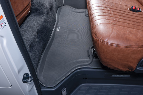 200ハイエース　3Dフロアマット　ナローボディ用　後部座席装着