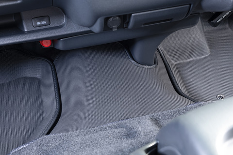 200ハイエース　3Dフロアマット　ワイドボディ用　フロントセンター部