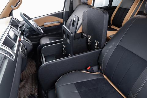 200系ハイエース ワゴンGL グランドキャビン用センターコンソール T.W.G　装着イメージ