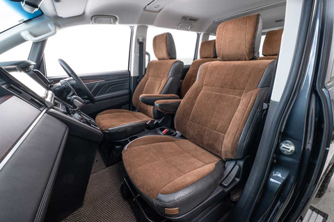 トヨタ 新型ノア/ヴォクシー専用シートカバー | 車のシート