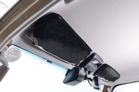 ランドクルーザー７０再再販モデルサンバイザーカバーアンティークブラック装着イメージ