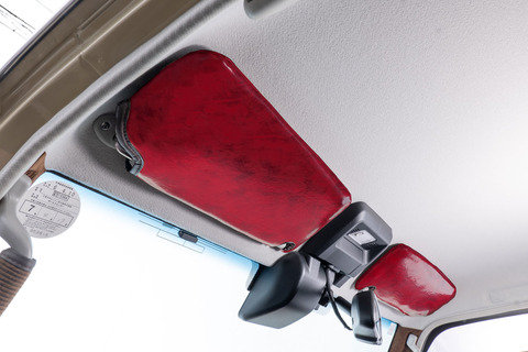 ランドクルーザー７０再再販モデルサンバイザーカバーアンティークボルドー装着イメージ