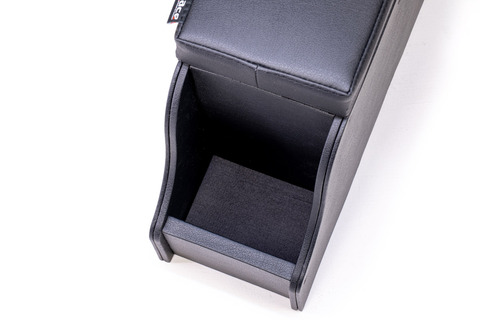 後部座席側にもたっぷり入る収納スペース付き