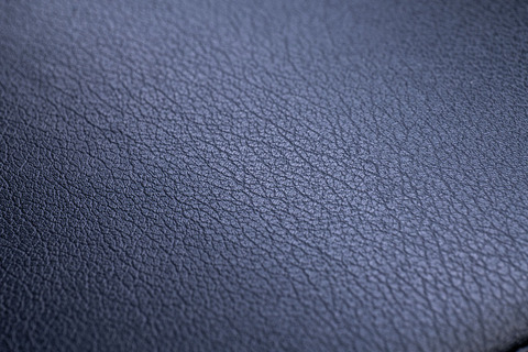 T.W.G シリーズに使用しているブラックレザーはグレイスオリジナル