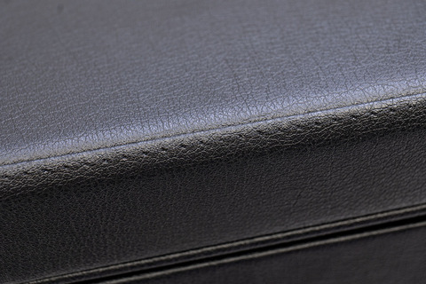 高級感のあるブラックレザー