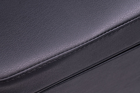 高級感のあるブラックレザー