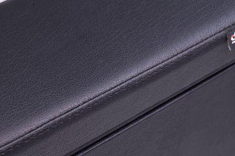 高級感のあるブラックレザー