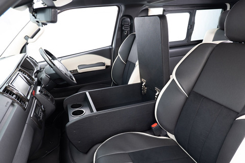 200系ハイエース標準S-GLナロー用シンプルセンターコンソール　装着イメージ