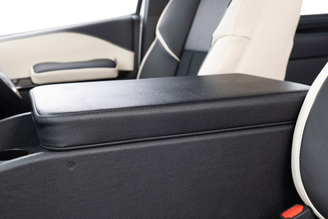 200系ハイエース標準S-GLナロー用シンプルセンターコンソール　装着イメージ