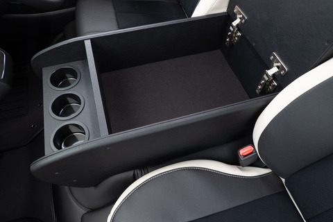 200系ハイエース標準S-GLナロー用シンプルセンターコンソール　装着イメージ