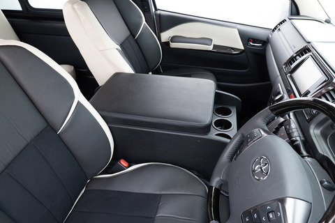 200系ハイエース標準S-GLナロー用シンプルセンターコンソール　装着イメージ