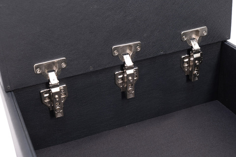 蓋の開閉にはダンパー式蝶番を採用

閉じる際も「パタン！」という不快な衝撃音が出ず、ゆっくりと静かに閉まる設計です。