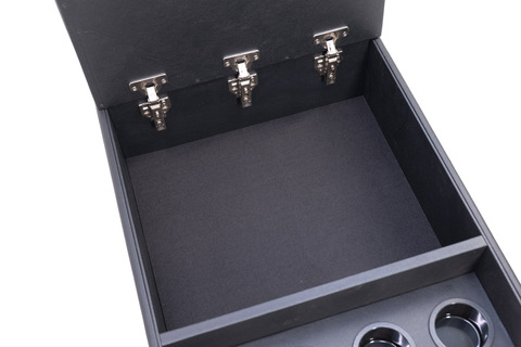 蓋の開閉にはダンパー式蝶番を採用

閉じる際も「パタン！」という不快な衝撃音が出ず、ゆっくりと静かに閉まる設計です。