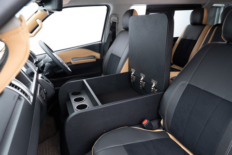 200系ハイエースワゴンGL グランドキャビン用シンプルセンターコンソール　装着イメージ