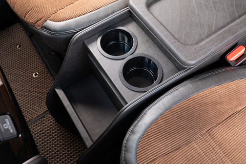 【デリカD5専用】センターコンソール アンティーク　ヴィンテージブラック　装着イメージ