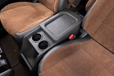 【デリカD5専用】センターコンソール アンティーク　ヴィンテージブラック　装着イメージ