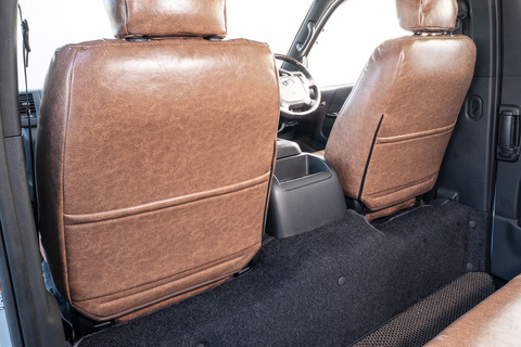 シートカバー クラシックグロッシー ハイエース装着イメージ　グロッシーラテ