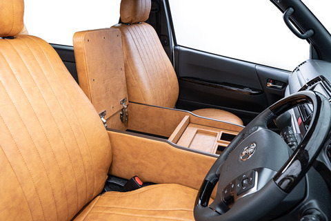 200系ハイエースS-GL用センターコンソール　クラシック　キャメル装着イメージ運転席側