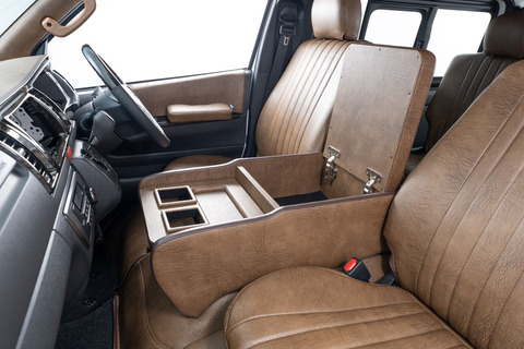 200系ハイエース標準 S-GLナロー用センターコンソール アンティーク　ヴィンテージモカカラー　装着イメージ200系ハイエース標準 S-GLナロー用センターコンソール アンティーク　ヴィンテージモカカラー　装着イメージ