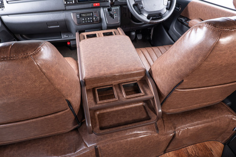 200系ハイエースS-GL用センターコンソール　クラシックグロッシー　ブラウン装着イメージ