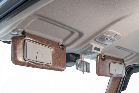 【ジムニーJB64/JB74専用】サンバイザーカバー クラシックグロッシー　ブラウン　装着イメージ