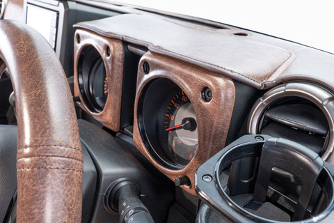 【ジムニーJB64/JB74専用】メーターパネル左右2個セット　クラシックグロッシー　ブラウン　装着イメージ