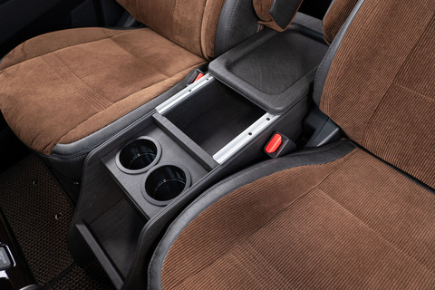 【デリカD5専用】センターコンソール アンティーク　ヴィンテージブラック　装着イメージ