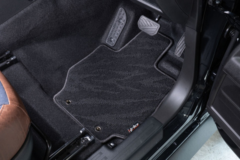 【ジムニーノマド専用】フロアマット プレミアムセット １台分　運転席装着イメージ ウェーブブラック