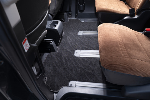 【デリカD:5専用】フロアマット プレミアムセット １台分　後部席装着イメージ ウェーブブラック