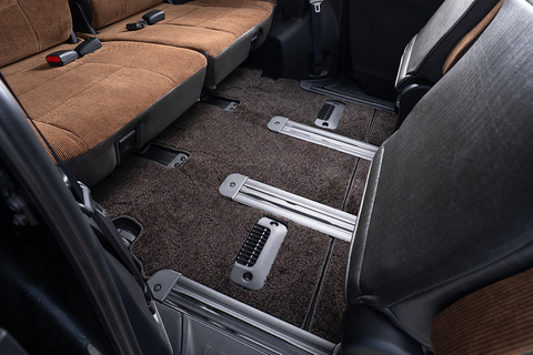 【デリカD:5専用】フロアマット プレミアムセット １台分　装着イメージ ヴィンテージブラウン