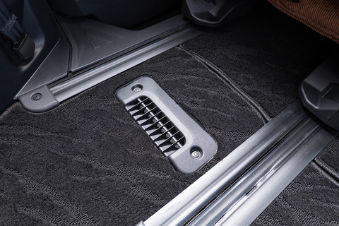 【デリカD:5専用】フロアマット プレミアムセット １台分　トランクルーム装着イメージ ウェーブブラック