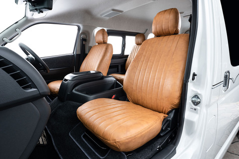 　シートカバー クラシック　ハイエース着用イメージ　キャメルカラー