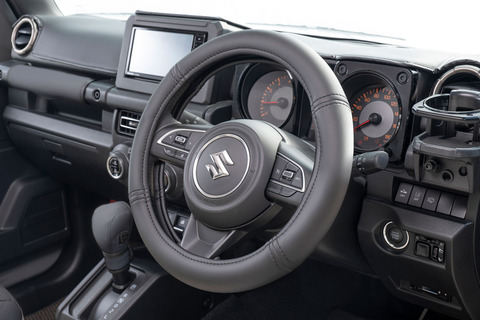 ハンドルカバー プライム　ブラックカラー　ジムニーノマド装着イメージ